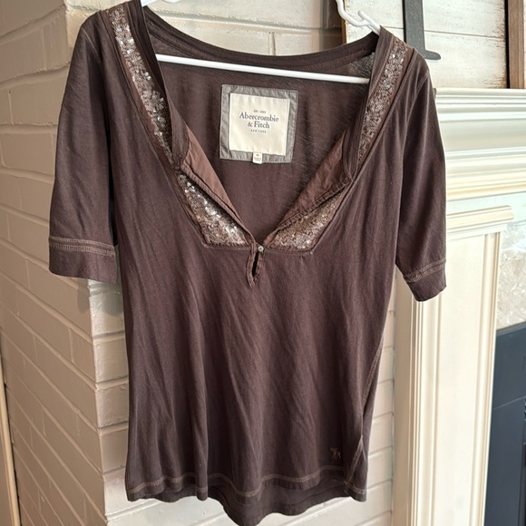 Abercrombie sequined V-Neck T - Picture 2 of 3